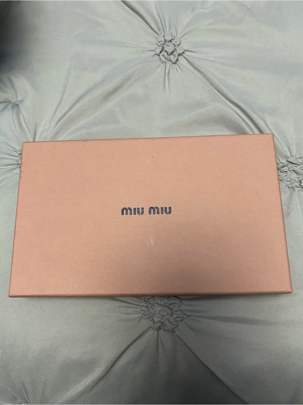 Unknown electronics item - fashion box visible